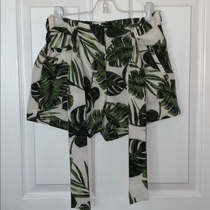 tie front leaf print shorts
